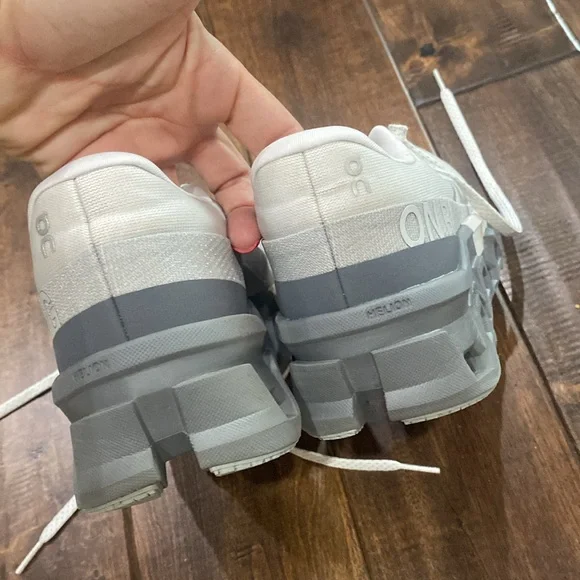 Oncloud running shoe size 7 - Picture 5 of 6